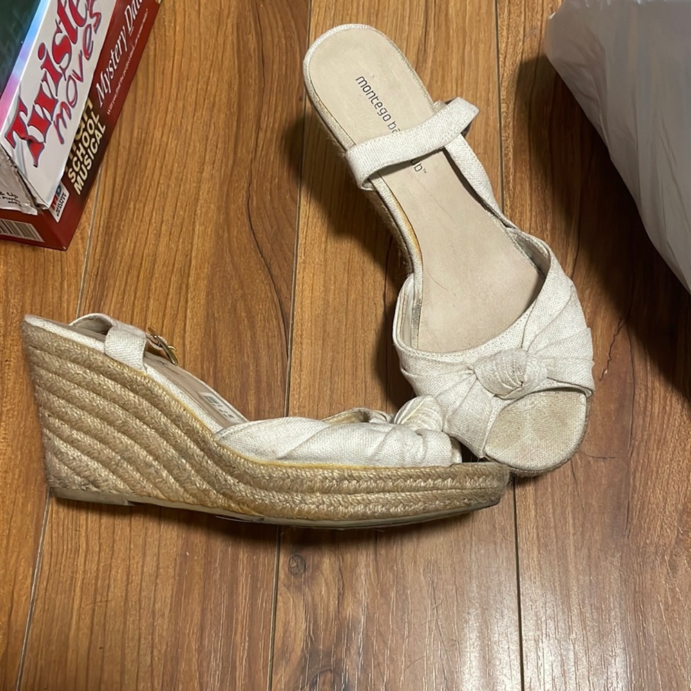 Cream/white wicker wedges